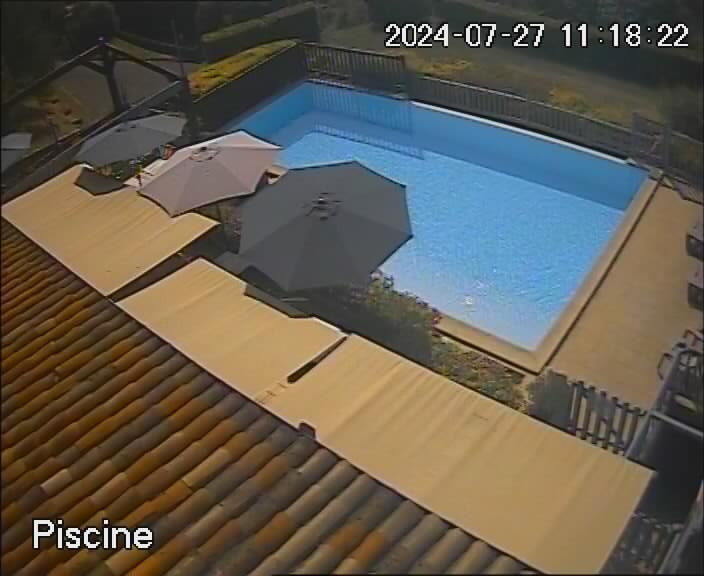 reactwebcam webcam live feed swimming pool piscine brit hotel fumel