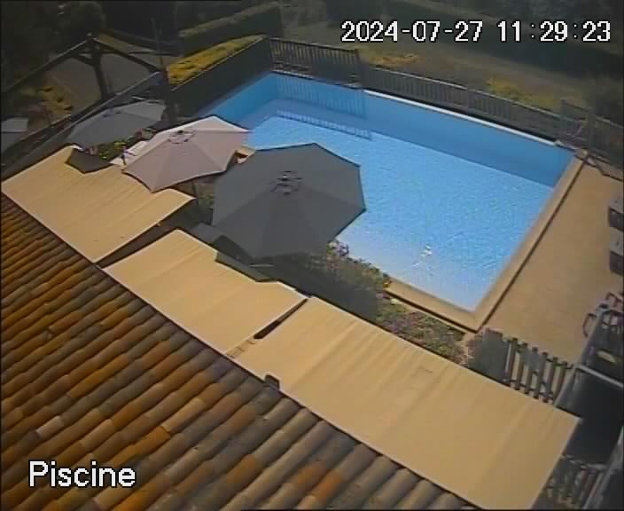 reactwebcam webcam live feed swimming pool piscine brit hotel fumel