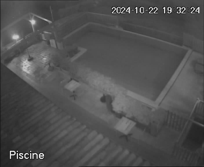 reactwebcam webcam live feed swimming pool piscine brit hotel fumel