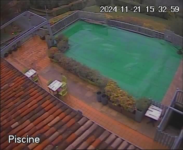 reactwebcam webcam live feed swimming pool piscine brit hotel fumel