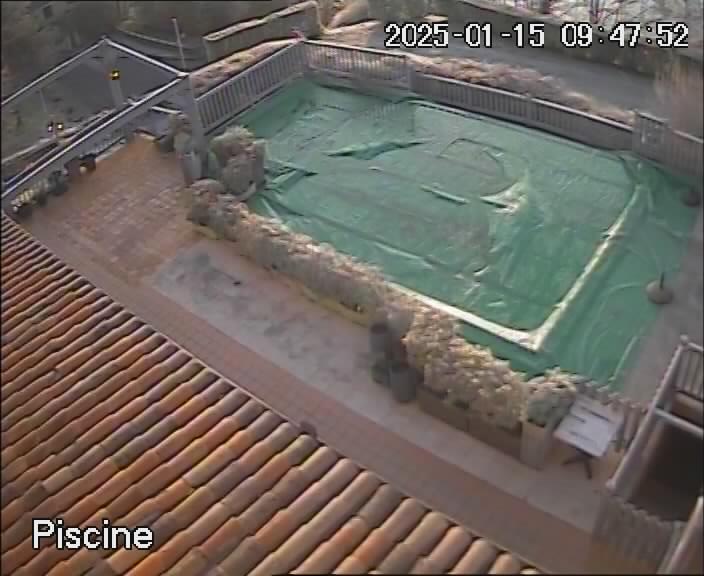 reactwebcam webcam live feed swimming pool piscine brit hotel fumel