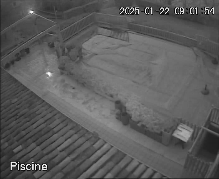 reactwebcam webcam live feed swimming pool piscine brit hotel fumel